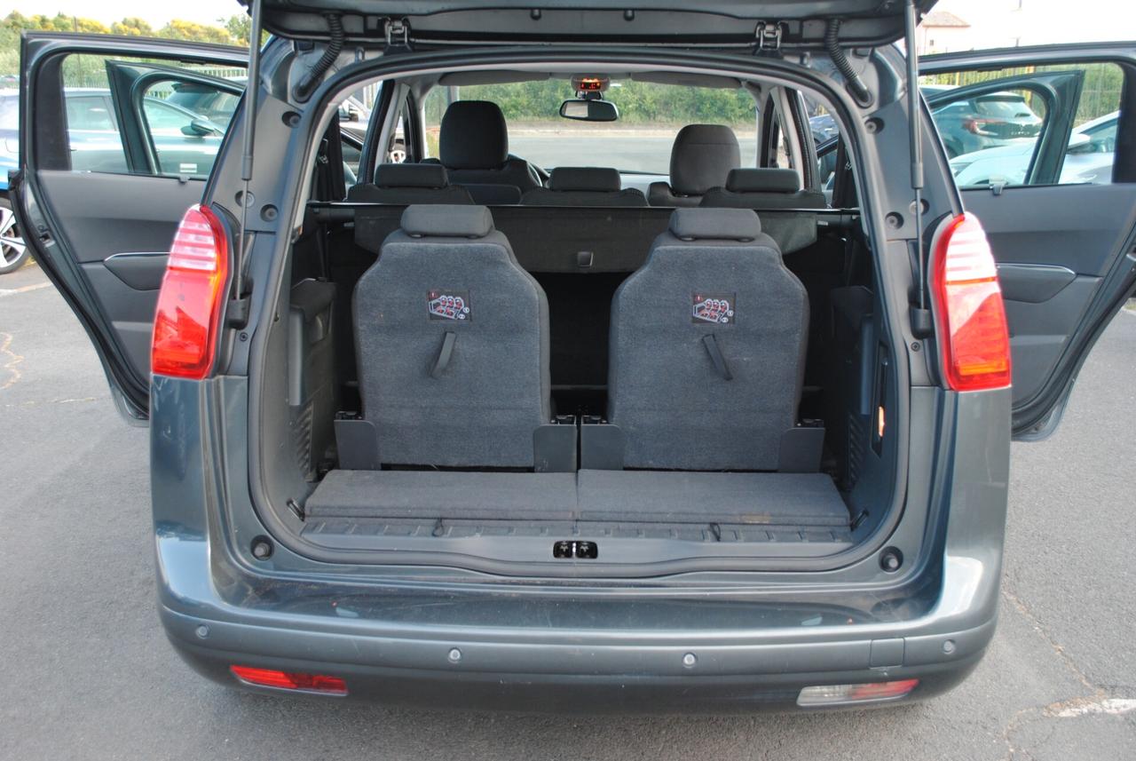 PEUGEOT 5008 1,6 HDI 114 CV