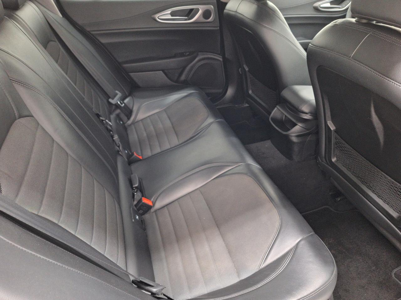 Alfa Romeo Giulia 2.2 180cv MT6 Business Sport