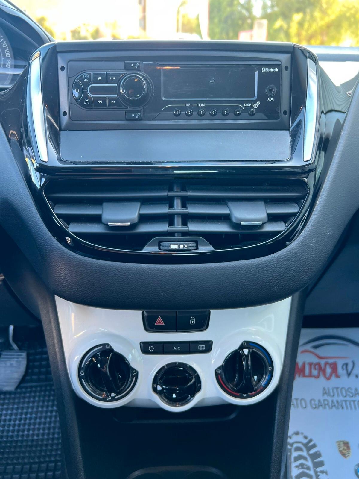 Peugeot 208 PURE TECH LIKE
