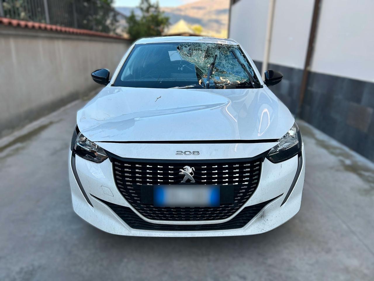 Peugeot 208 1.5 HDi 100CV - 2023 Incidentata