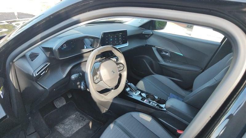 Peugeot 2008 motore elettrico 136 CV Allure Pack
