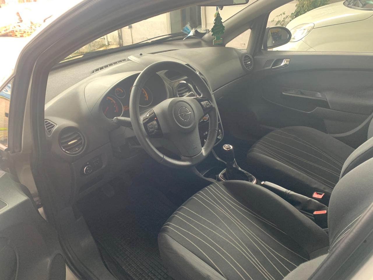 Opel Corsa 1.2 5 porte Cosmo