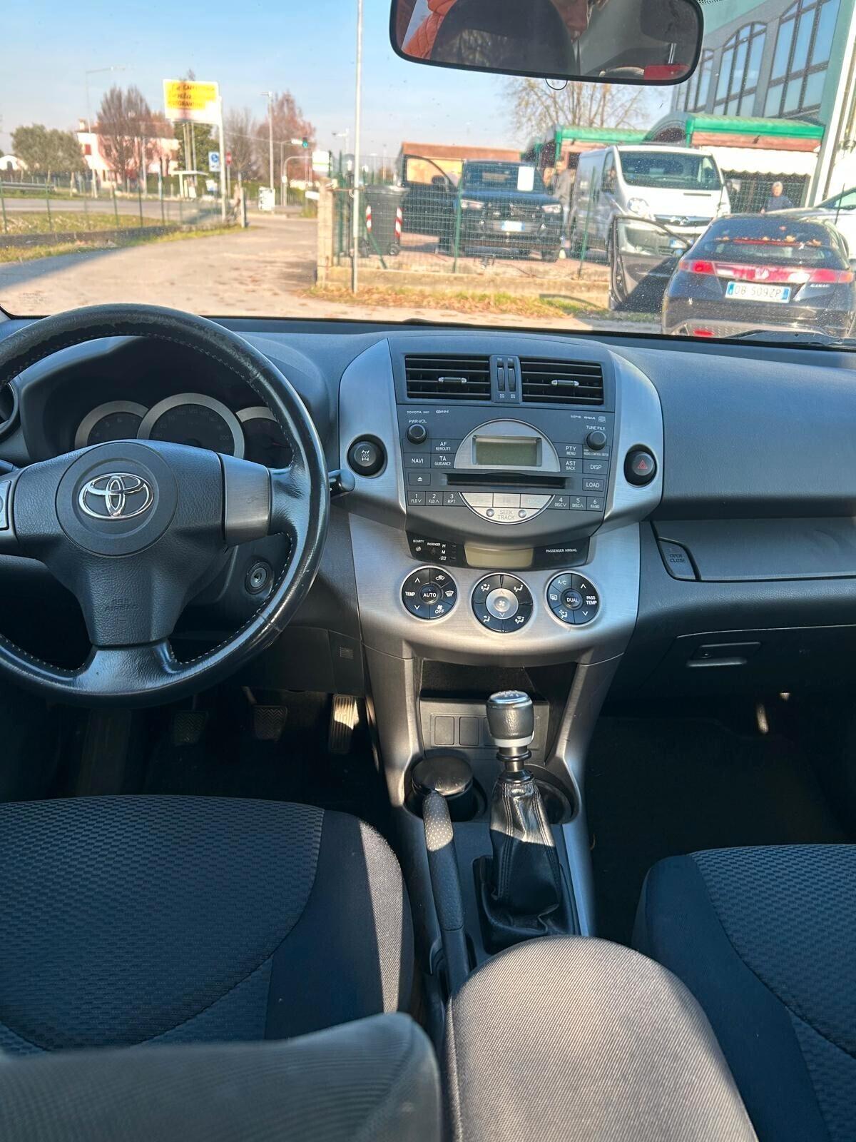 Toyota RAV 4 RAV4 2.2 D-4D 136 CV DPF Luxury OK NEO PATENTATI