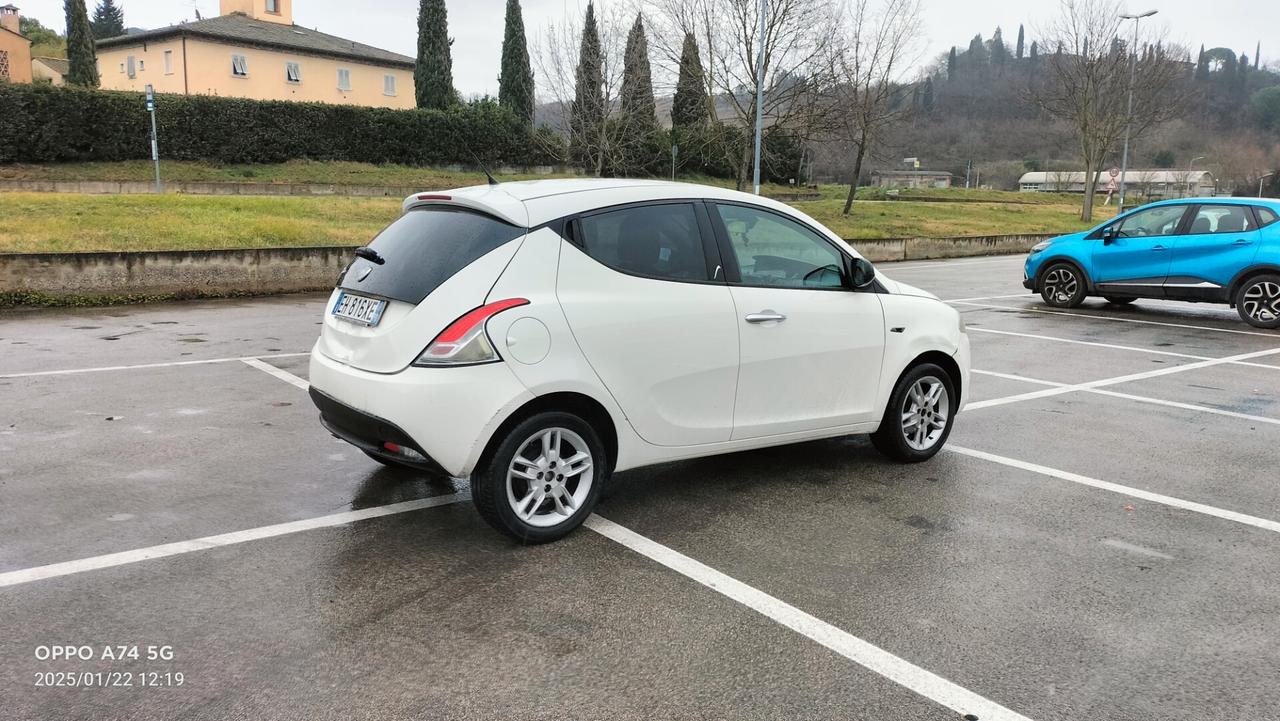 Lancia Ypsilon 1.2 69 CV Platino