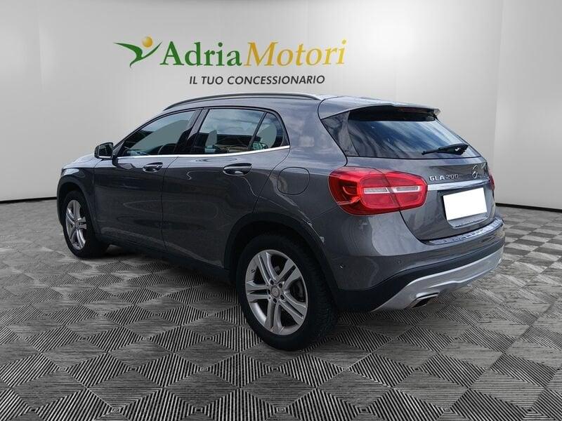 Mercedes-Benz GLA GLA 200 Premium auto