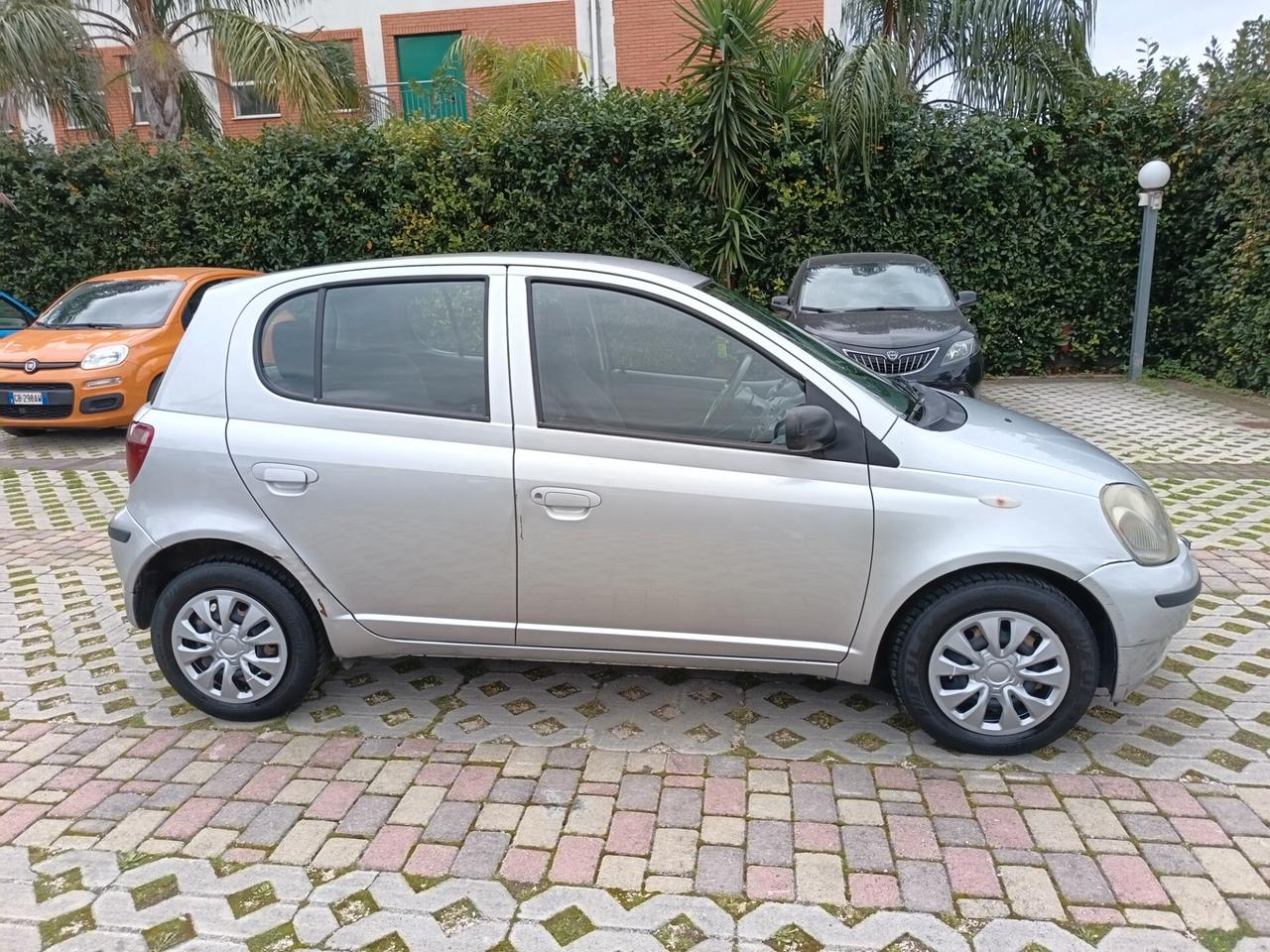 Toyota Yaris 1.0i 16V cat 5 porte IMPIANTO GPL. NUOVO.