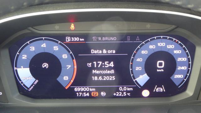 AUDI Q3 35 TFSI Business