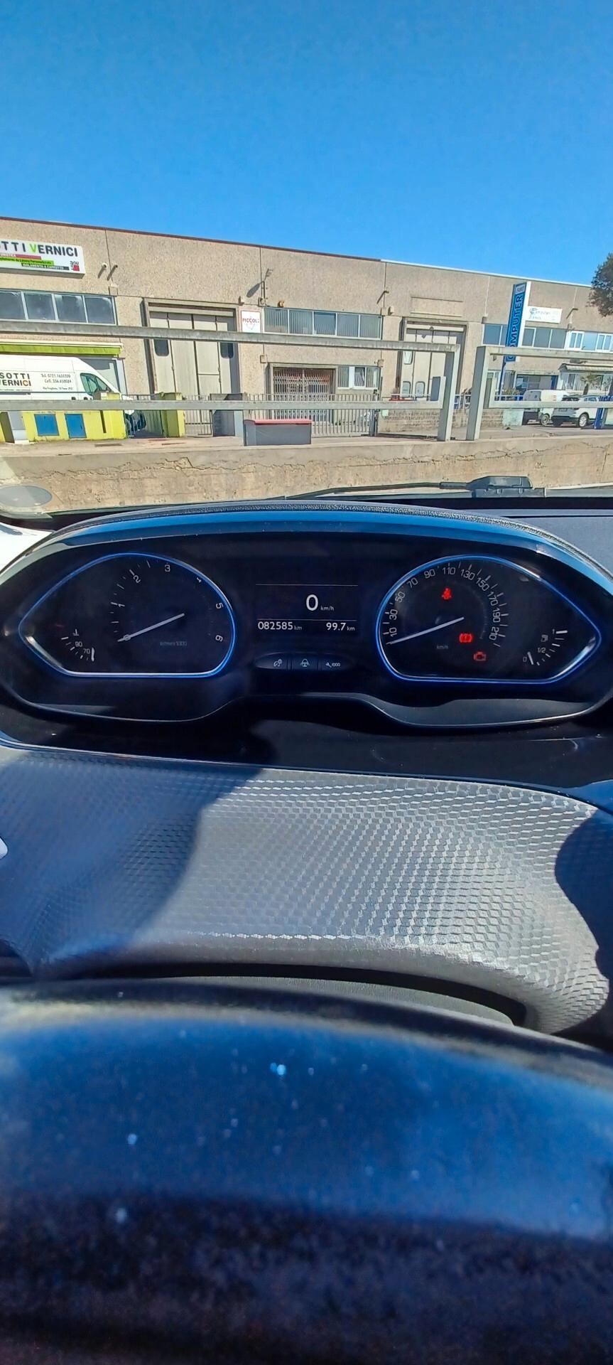 Peugeot 2008 BlueHDi 120 S&S Allure