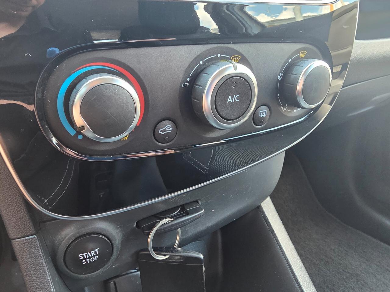 Renault Clio 0.9 TCE 75cv Moschino / UNICOPROPRIETARIO