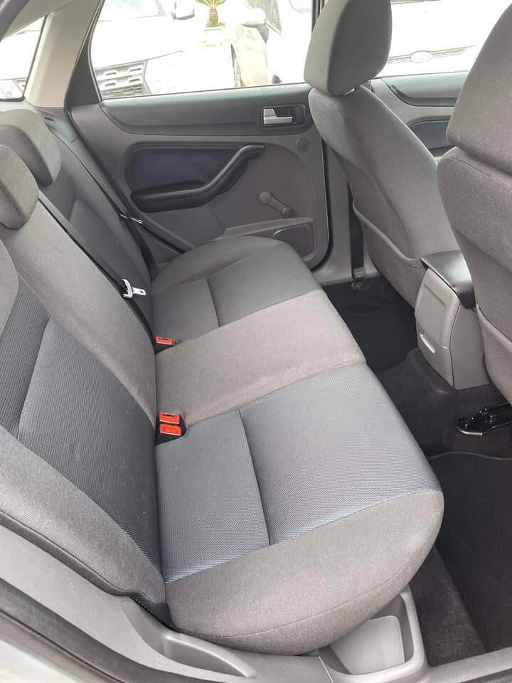 FORD FOCUS 1.6 BENZINA