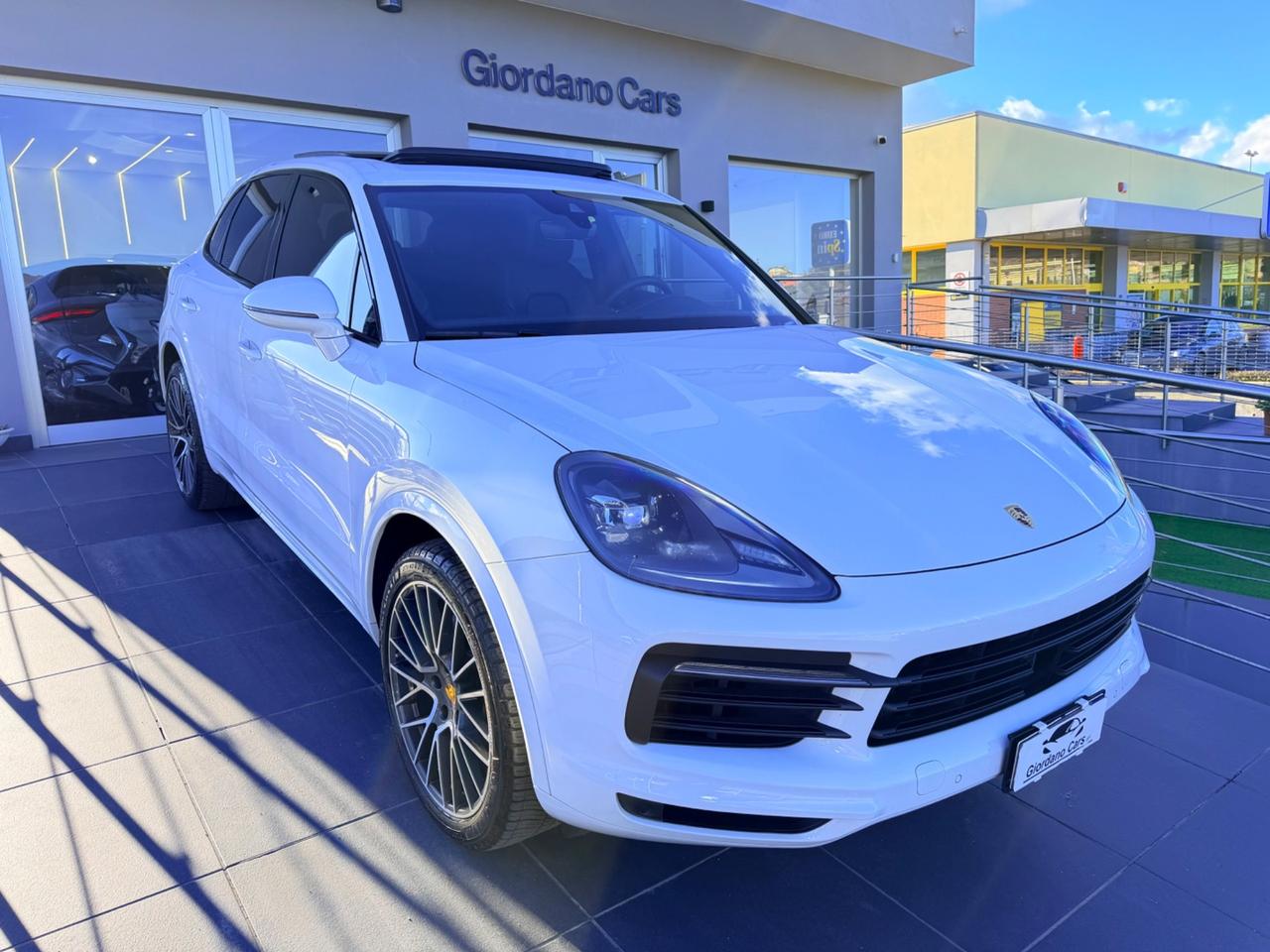Porsche Cayenne 3.0 V6 white edition tetto apr