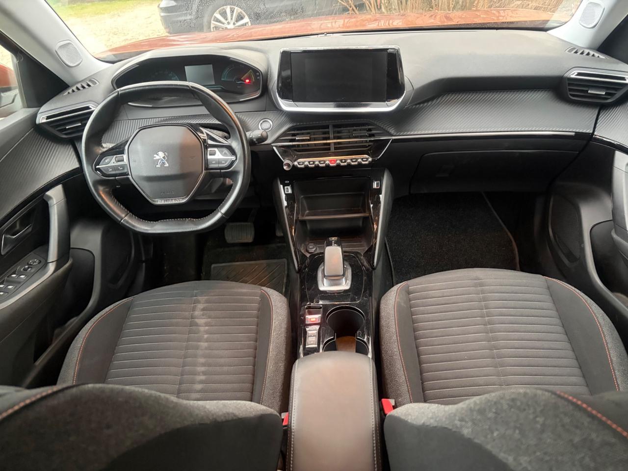 Peugeot 2008 elettrico 136 CV 2021 INCIDENTATA