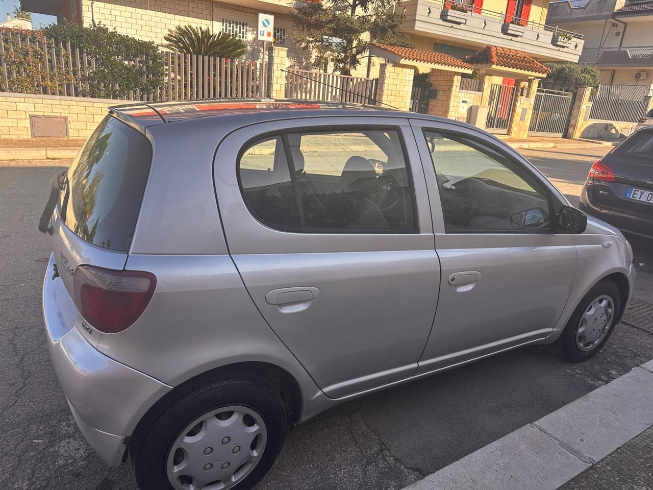 Toyota Yaris 1.3i 16V cat 5 porte Sol