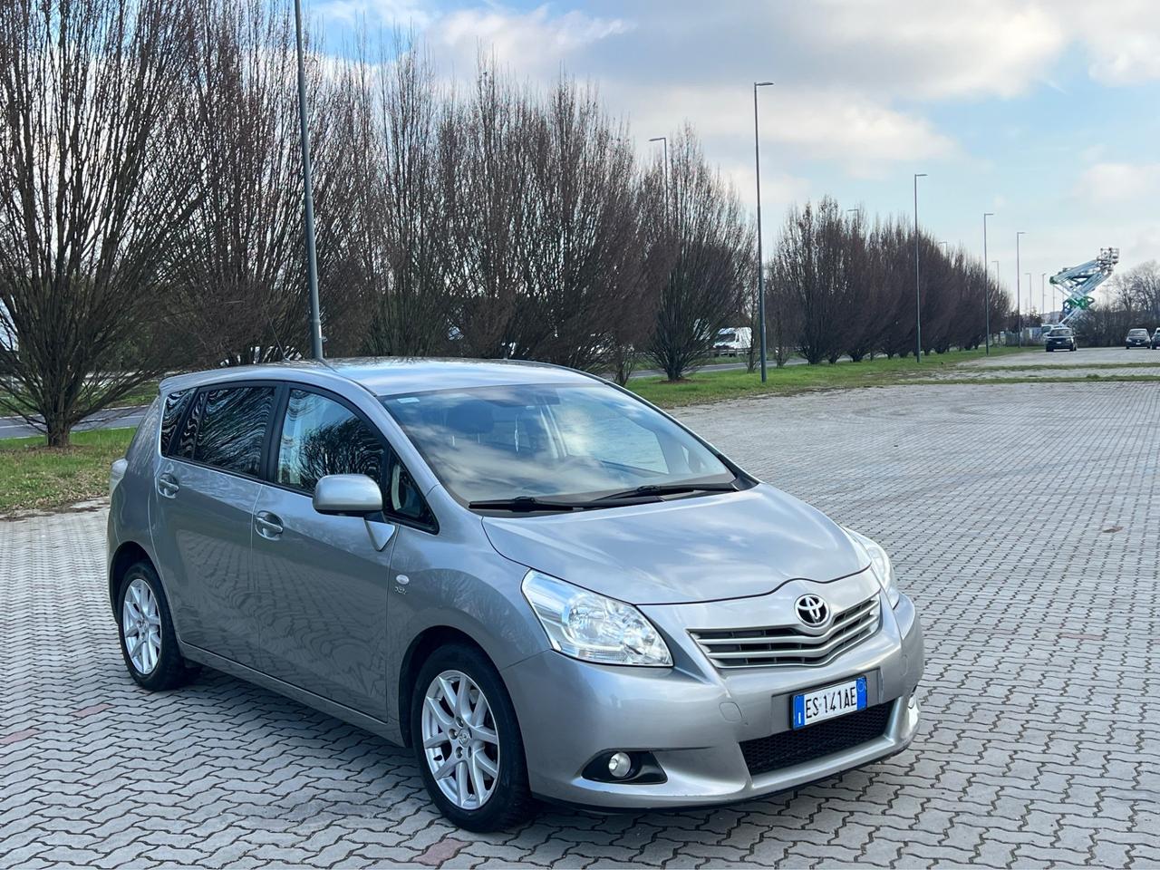 Toyota Verso 2.2 D-Cat 150 CV aut. Active 7 posti