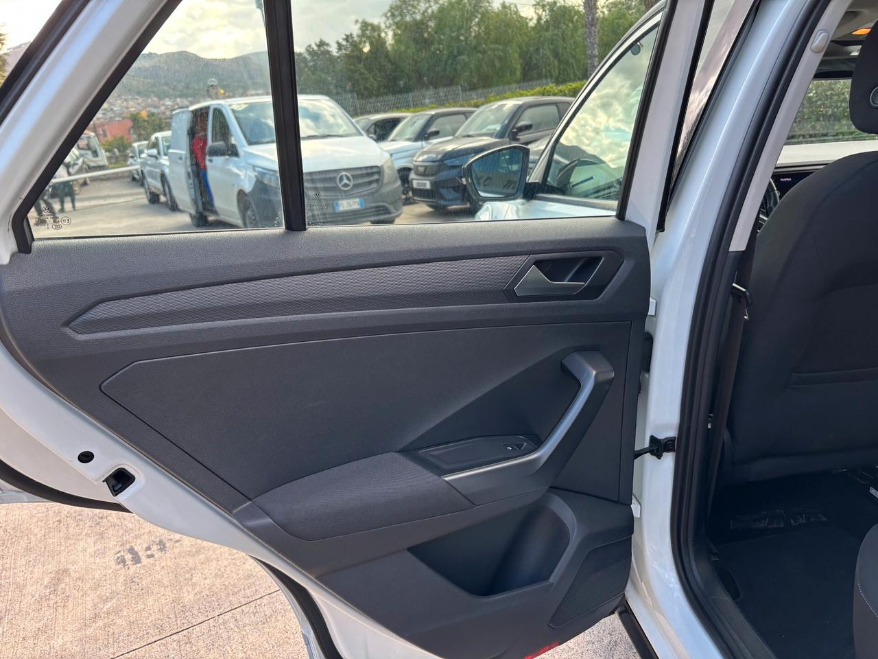 Volkswagen T-Roc 1.6 TDI SCR BUSINESS BIANCO IVA ESPOSTA A SOLI 199 EURO AL MESE