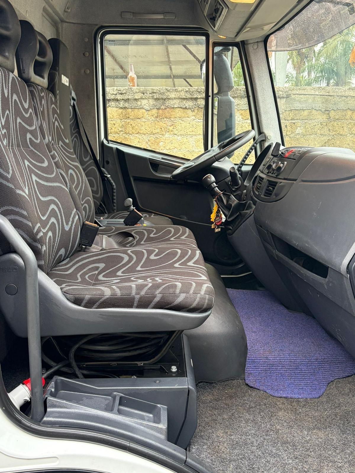 Iveco eurocargo 100-22- frigo per carni-2012