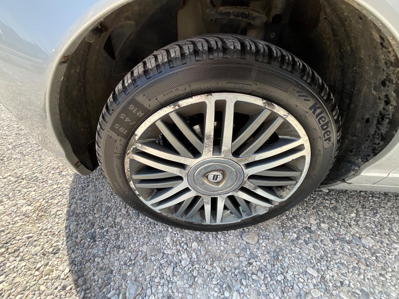 Lancia Ypsilon 1.3 MJT 75 CV Argento