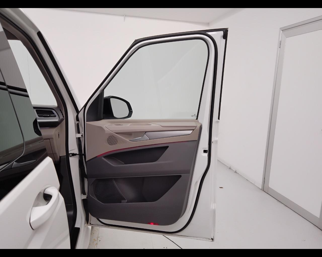 VOLKSWAGEN Multivan T7 - Multivan 2.0 tdi Life 150cv dsg 7p.ti