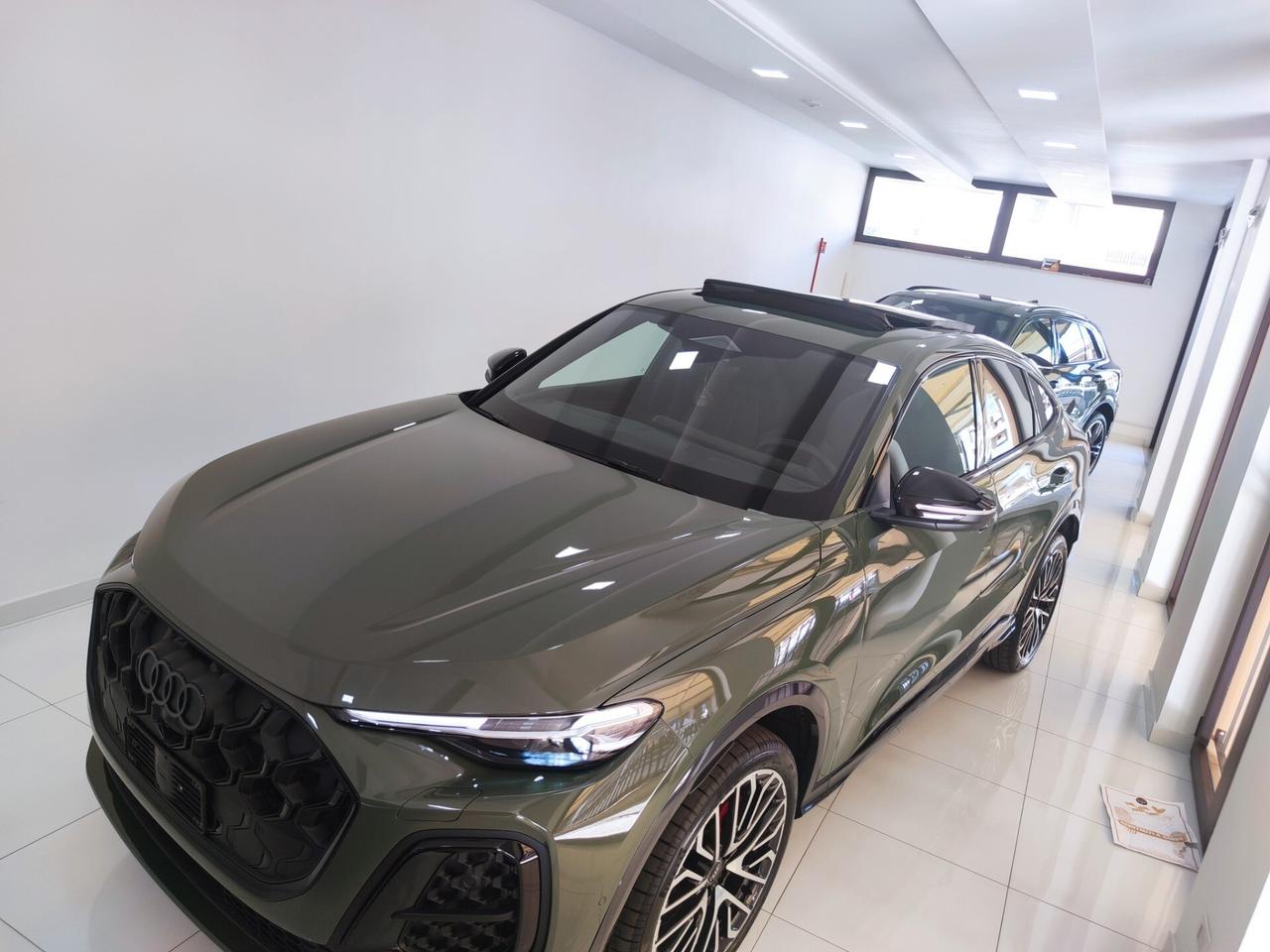 Audi Q5 40 2.0 tdi mhev 12V Identity Black quattro s-troni