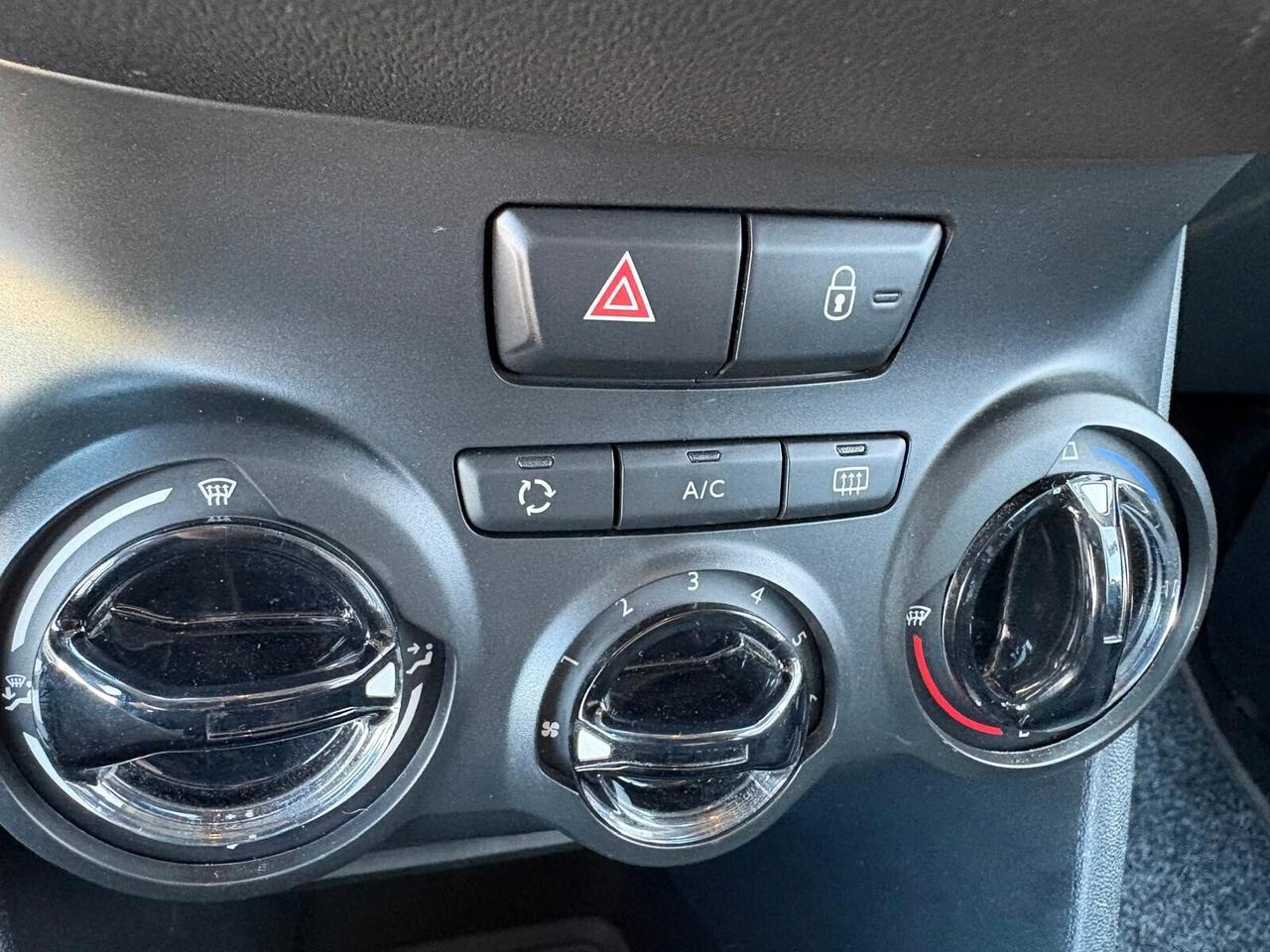 Peugeot 208 ACTIVE 1.2 VTi 82 CV 5 porte 51000 KM