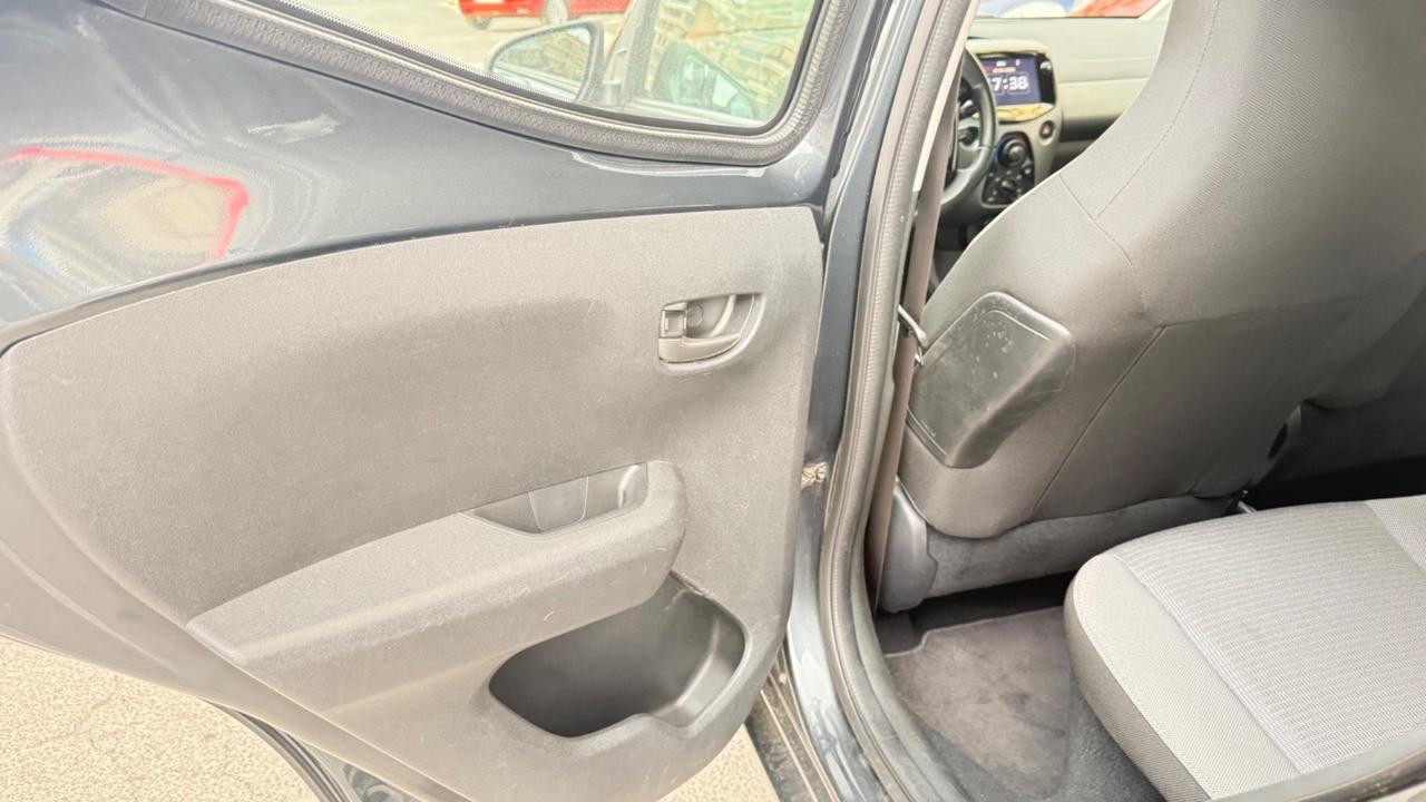 Toyota Aygo Connect 1.0 VVT-i 72 CV 5 porte x-play LED NAVI KAMERA PDC CERCHI 16 BLUETOOTH