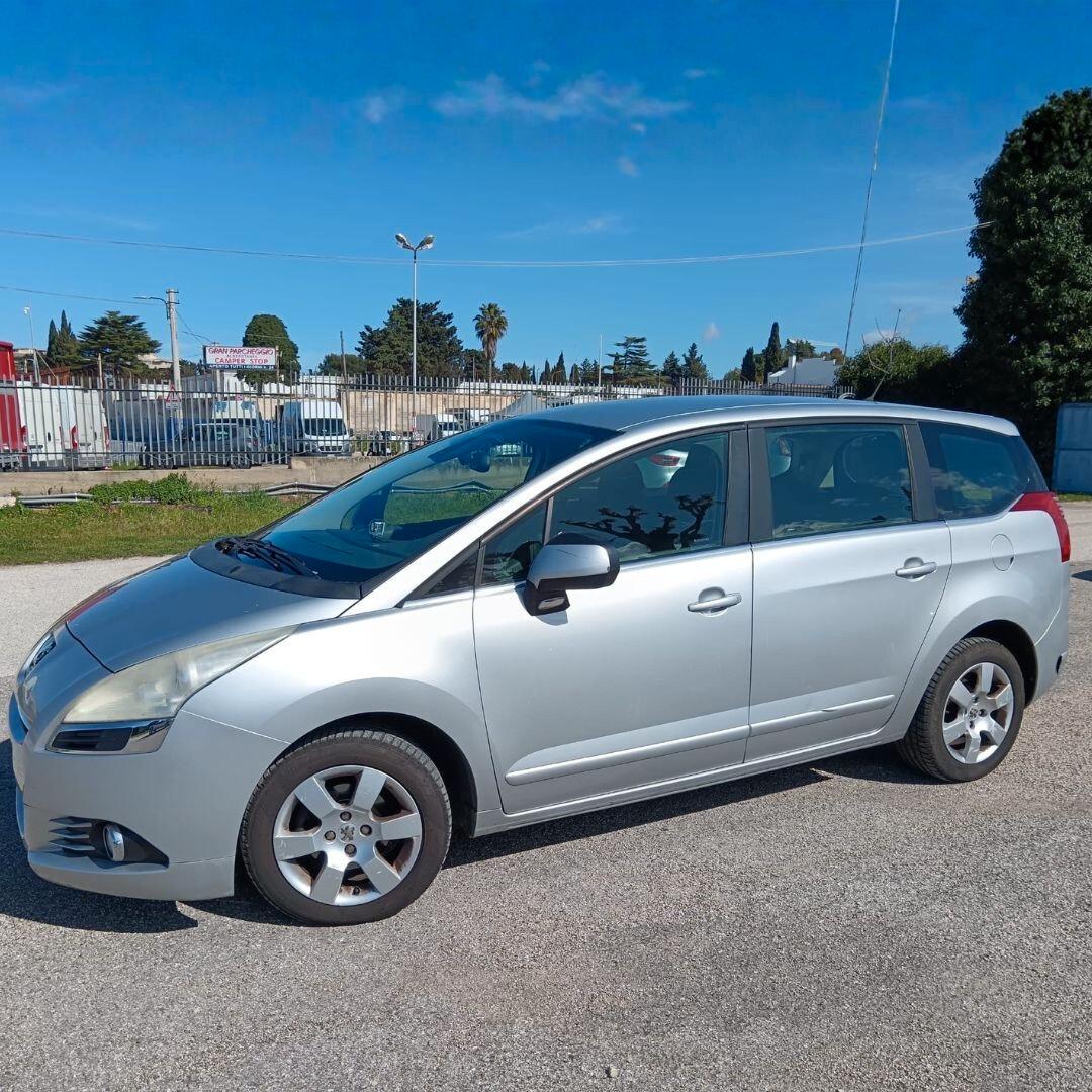 Peugeot 5008 1.6 HDi 112CV Premium *7 POSTI*