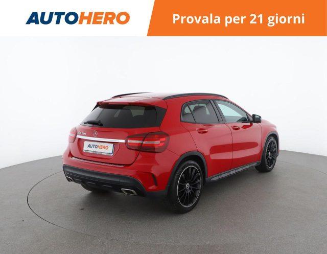 MERCEDES-BENZ GLA 200 Premium