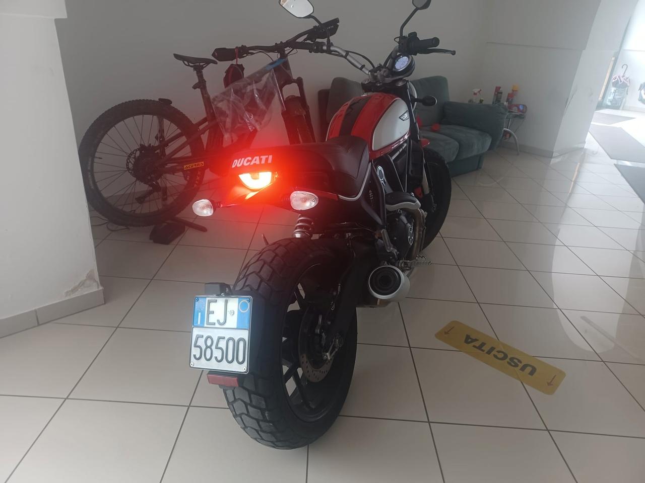 Ducati scrambler 800