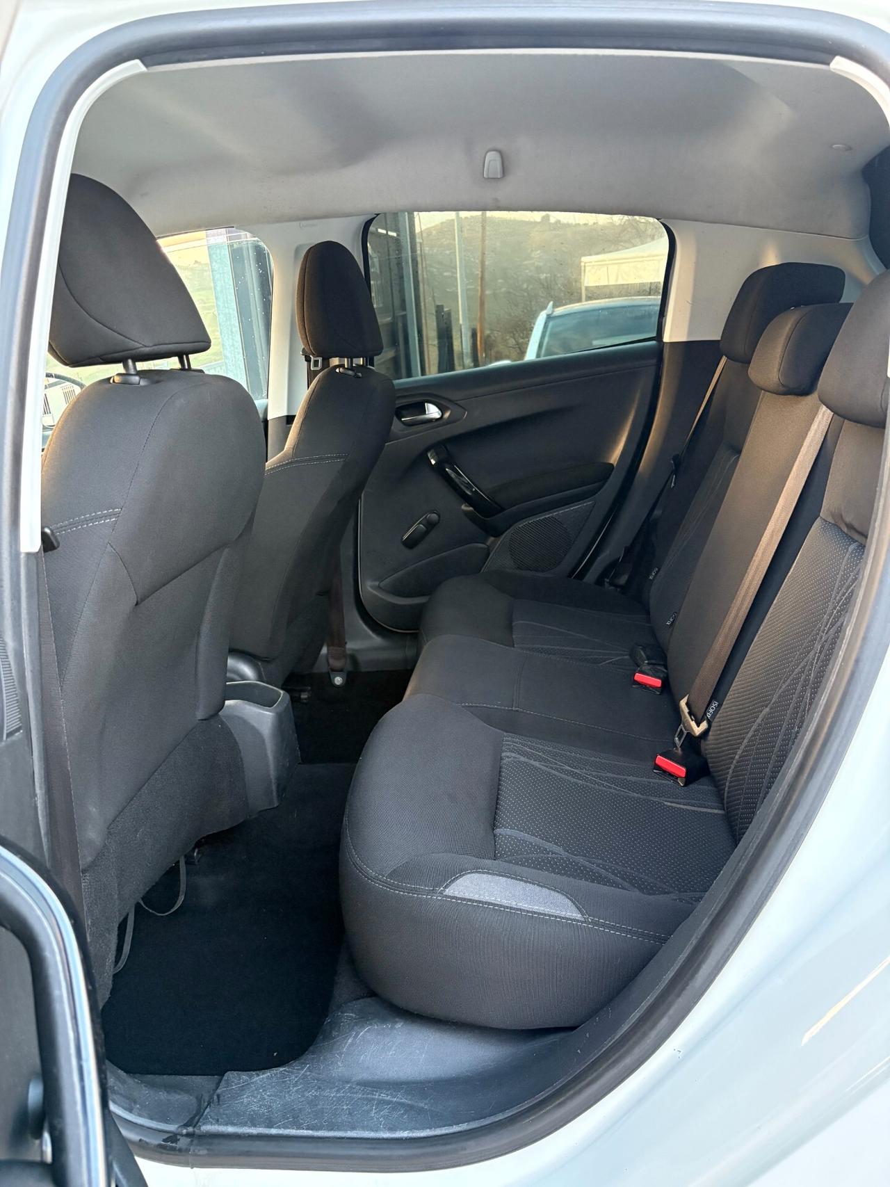 Peugeot 208 1.4 HDi 68 CV 5 porte Allure