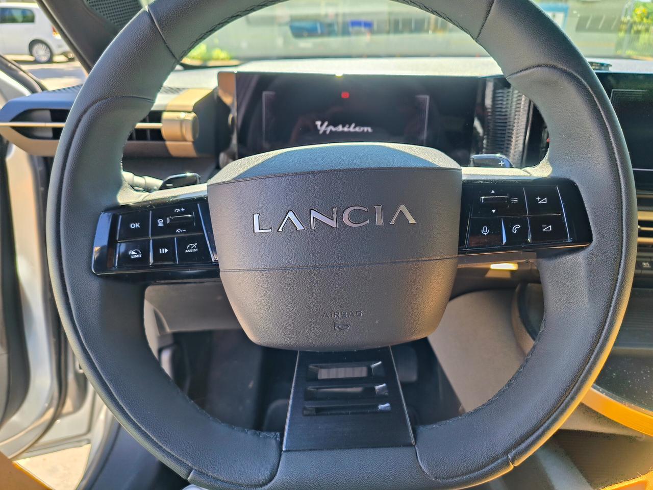 Lancia Ypsilon Hybrid e-DCT LX