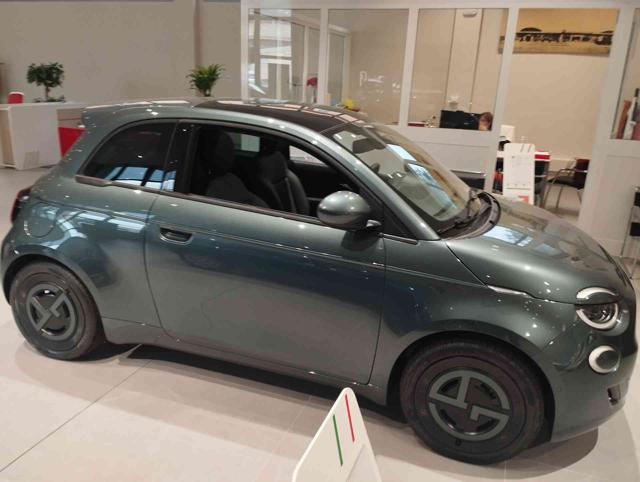 FIAT 500e Berlina 42 kWh Giorgio Armani