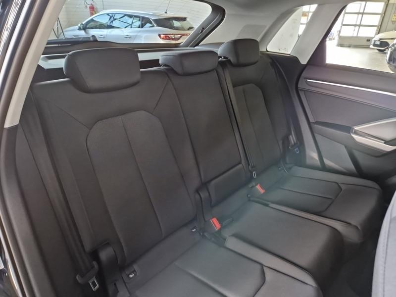AUDI Q3 35 TDI S tronic Business Advanced