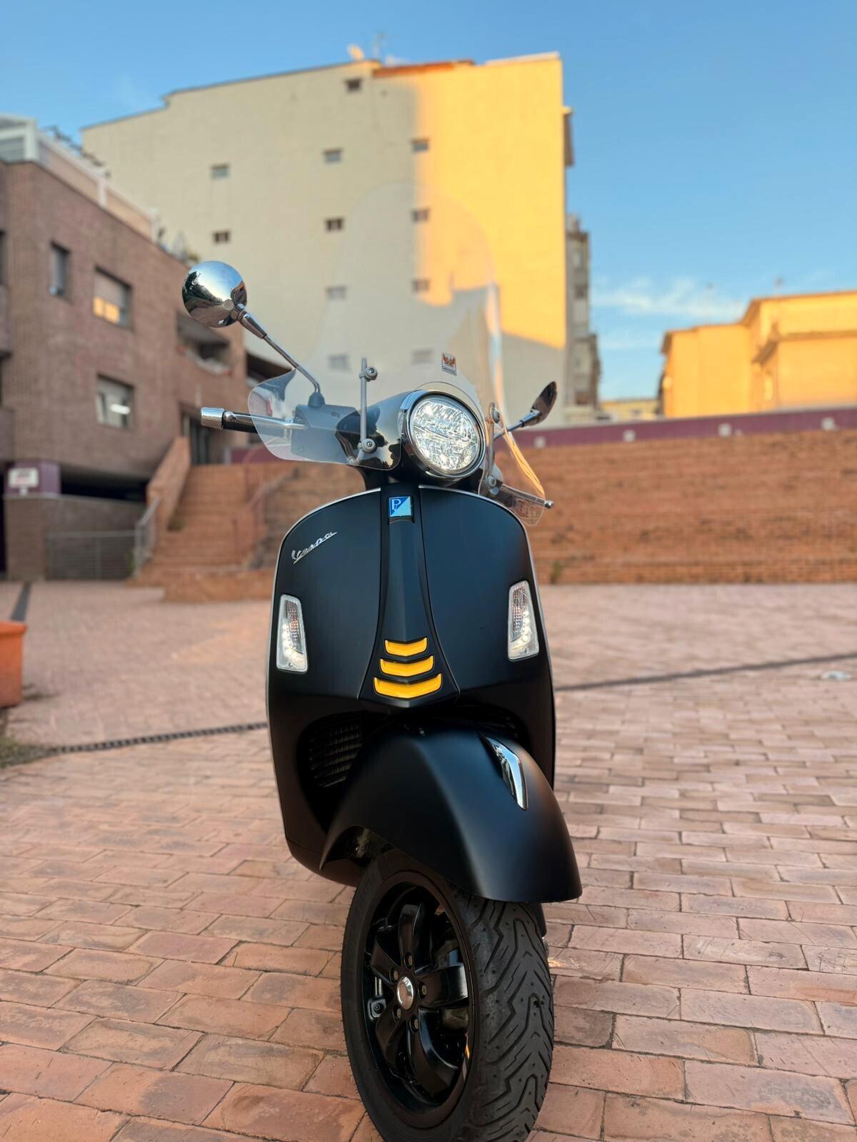 Piaggio Vespa 300 GTS hpe SUPER SPORT pari a nuovo