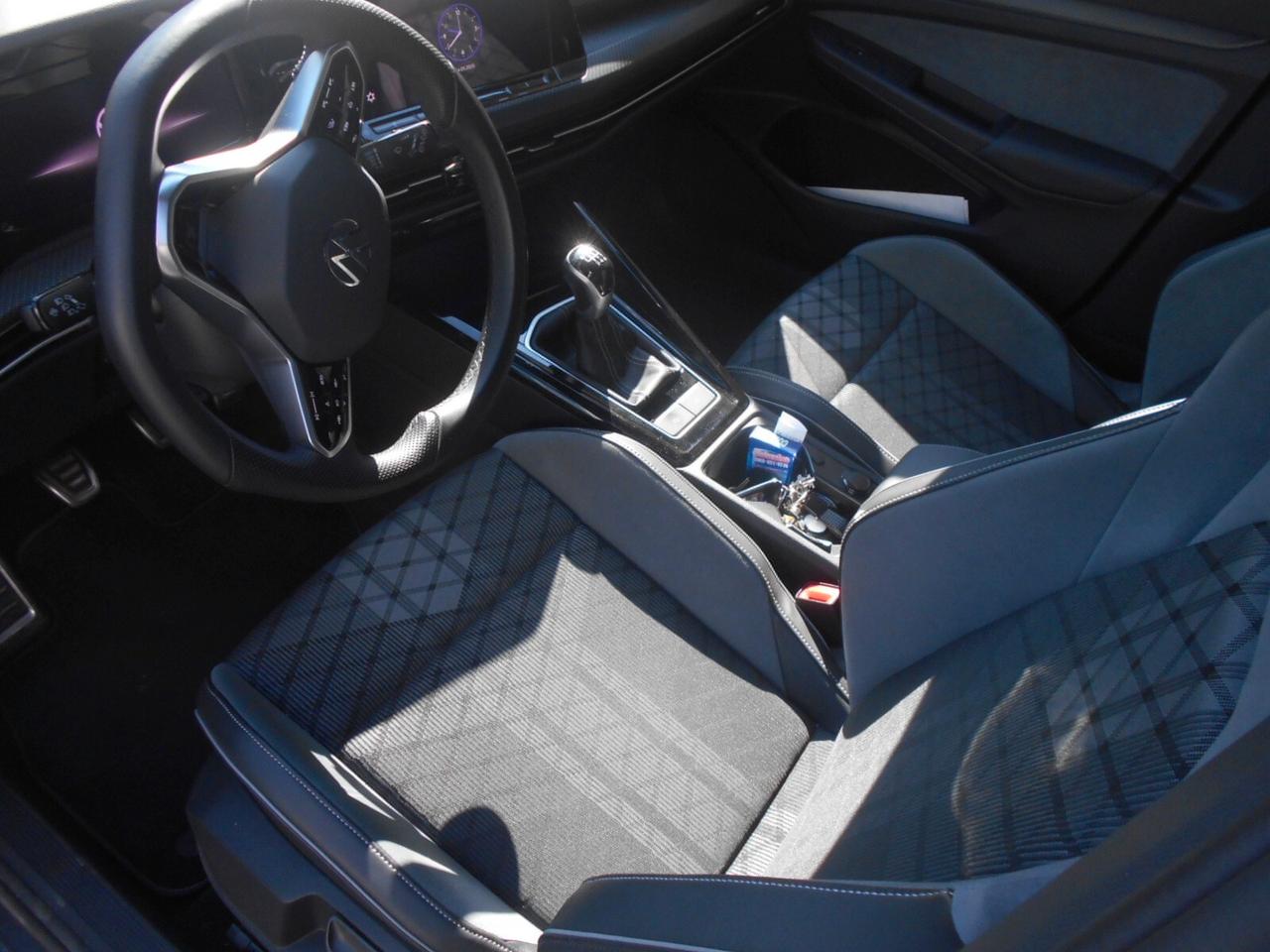 Volkswagen Golf versione R