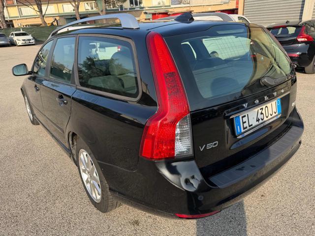 VOLVO V50 D2 R-design senza nessun lavoro da fare