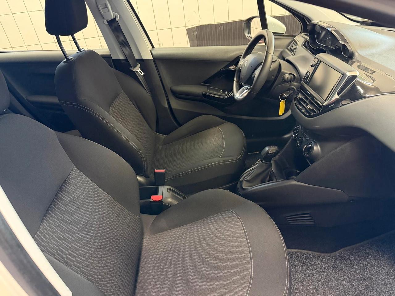 Peugeot 208 PureTech 82 Stop&Start 5 porte Signature