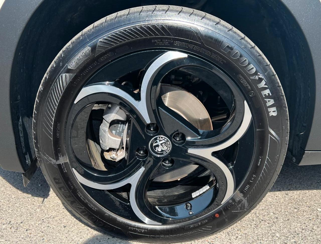 Alfa Romeo Junior 1.2 Hybrid eDCT6 Speciale