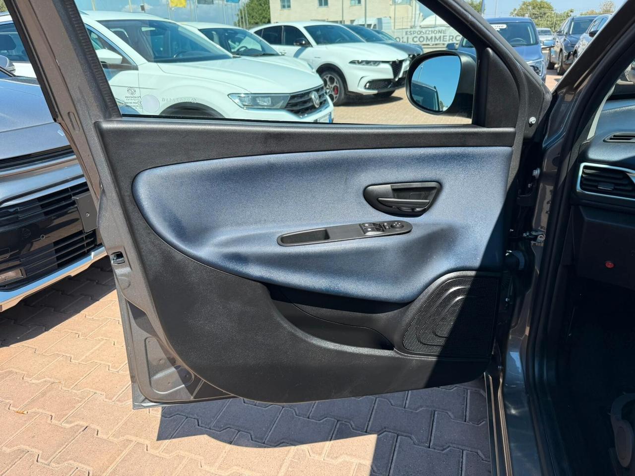 Lancia Ypsilon 1.0 FireFly 5 porte S&S Hybrid Platino