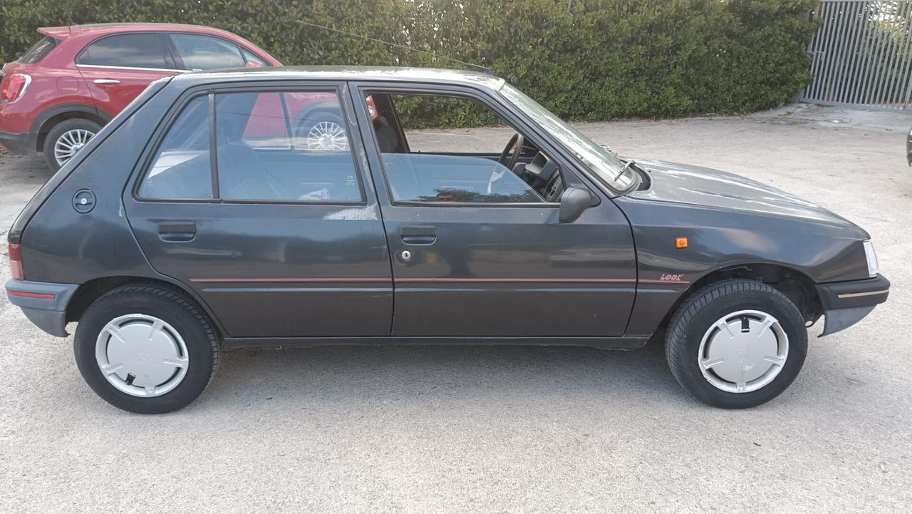 Peugeot 205 954 5 porte Look
