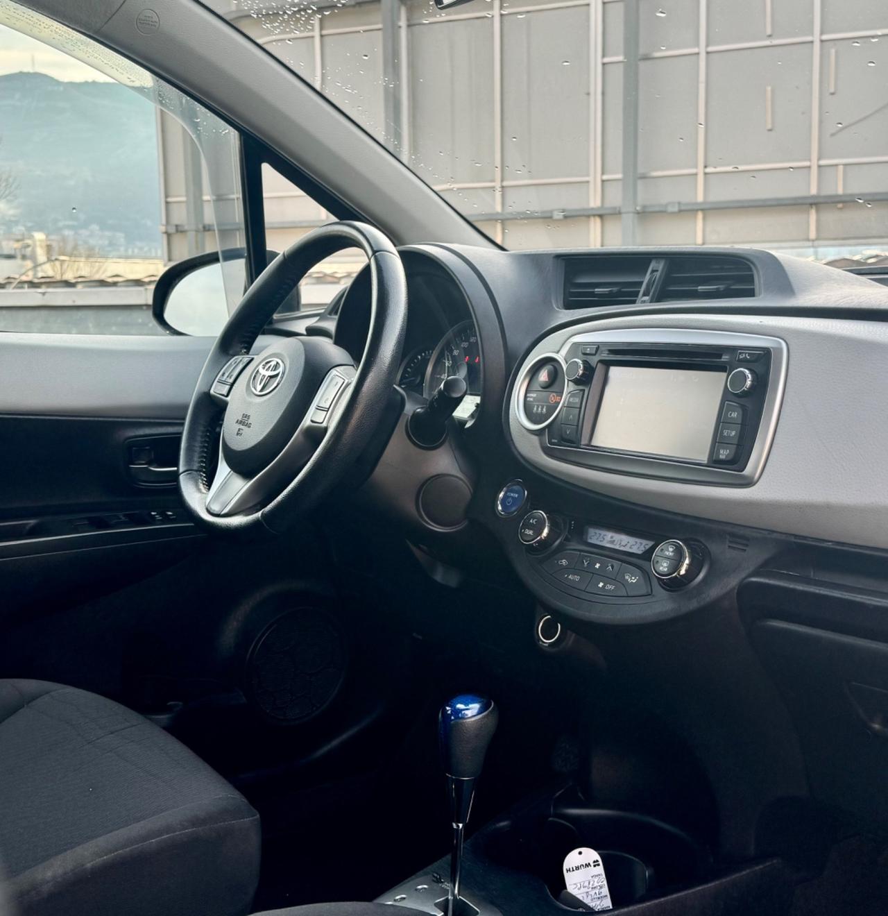 Toyota Yaris 1.5 Hybrid 5p Lounge Neopatentati