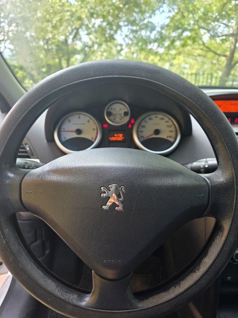 Peugeot 207 1.4 HDi 70CV 5p. Energie neopatentati
