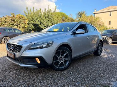 VOLVO - V40 Cross Country - D2 Volvo Ocean Race