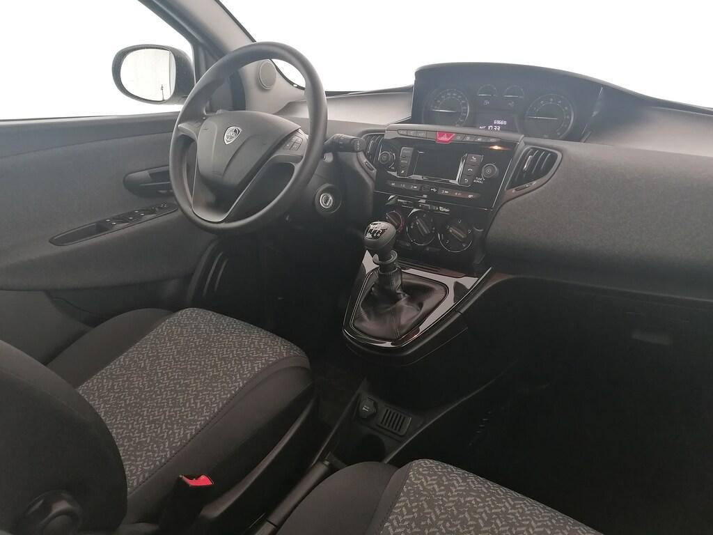 Lancia Ypsilon 1.0 FireFly Hybrid Silver