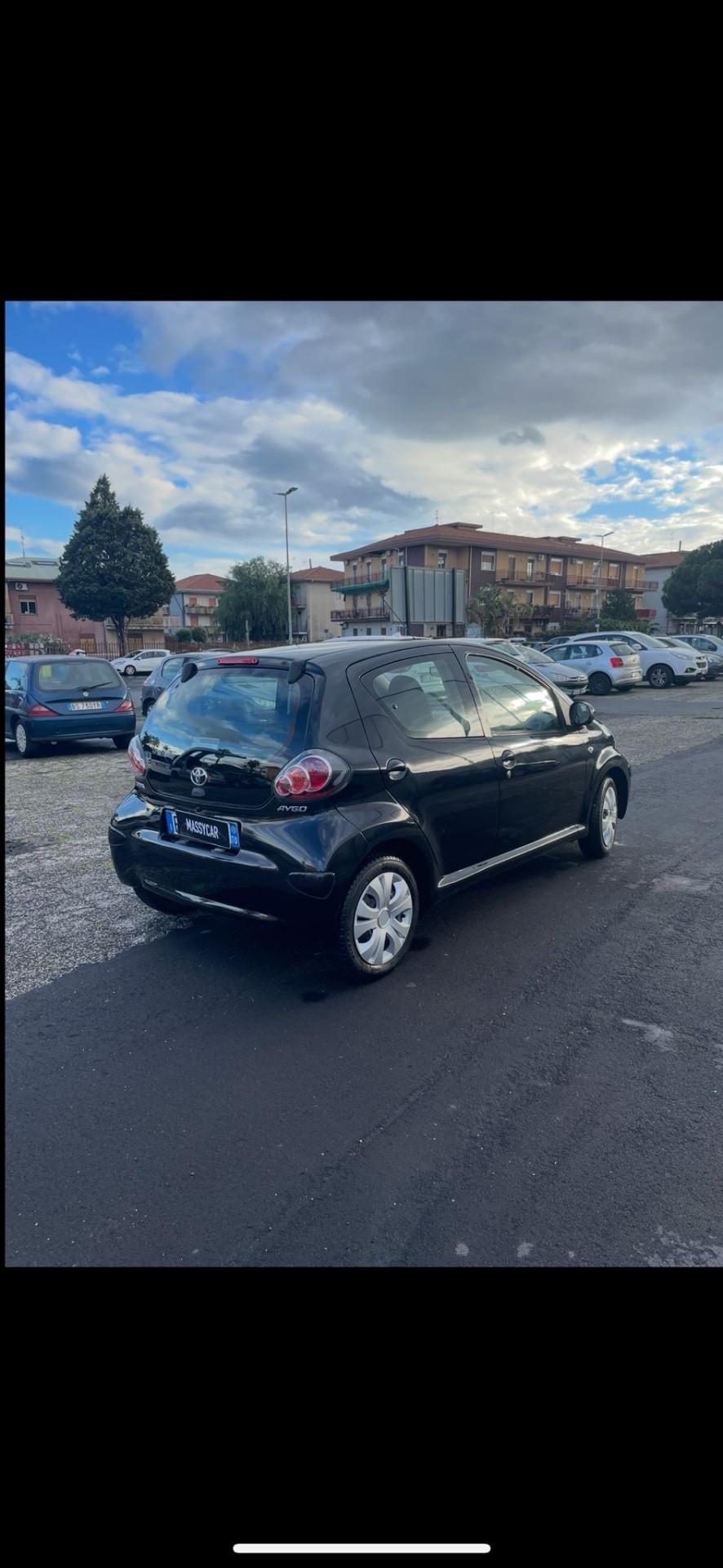 Toyota Aygo 1.0 12V VVT-i 5 porte Lounge Connect MMT