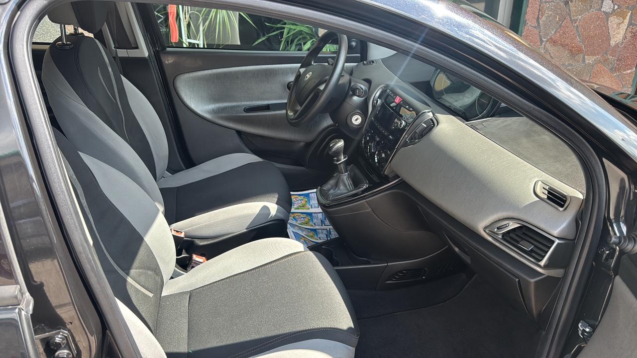Lancia Ypsilon 1.2 69 CV 5 porte S&S Gold