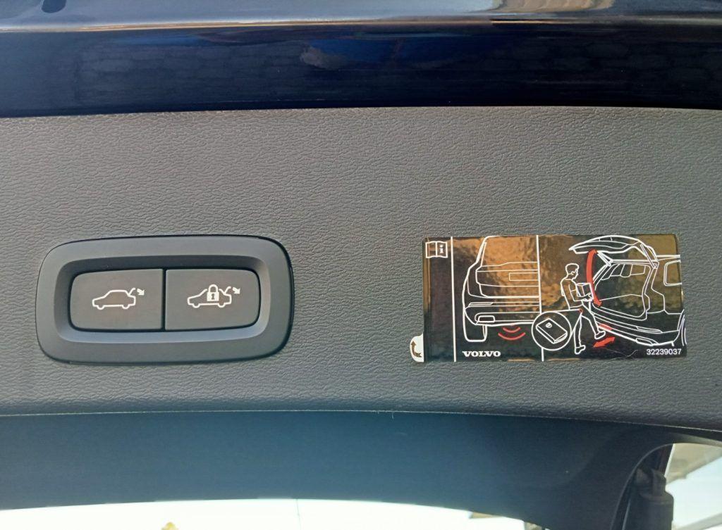 Volvo XC40 T4 Recharge Plug-in Hybrid OK NEOPATENTATI