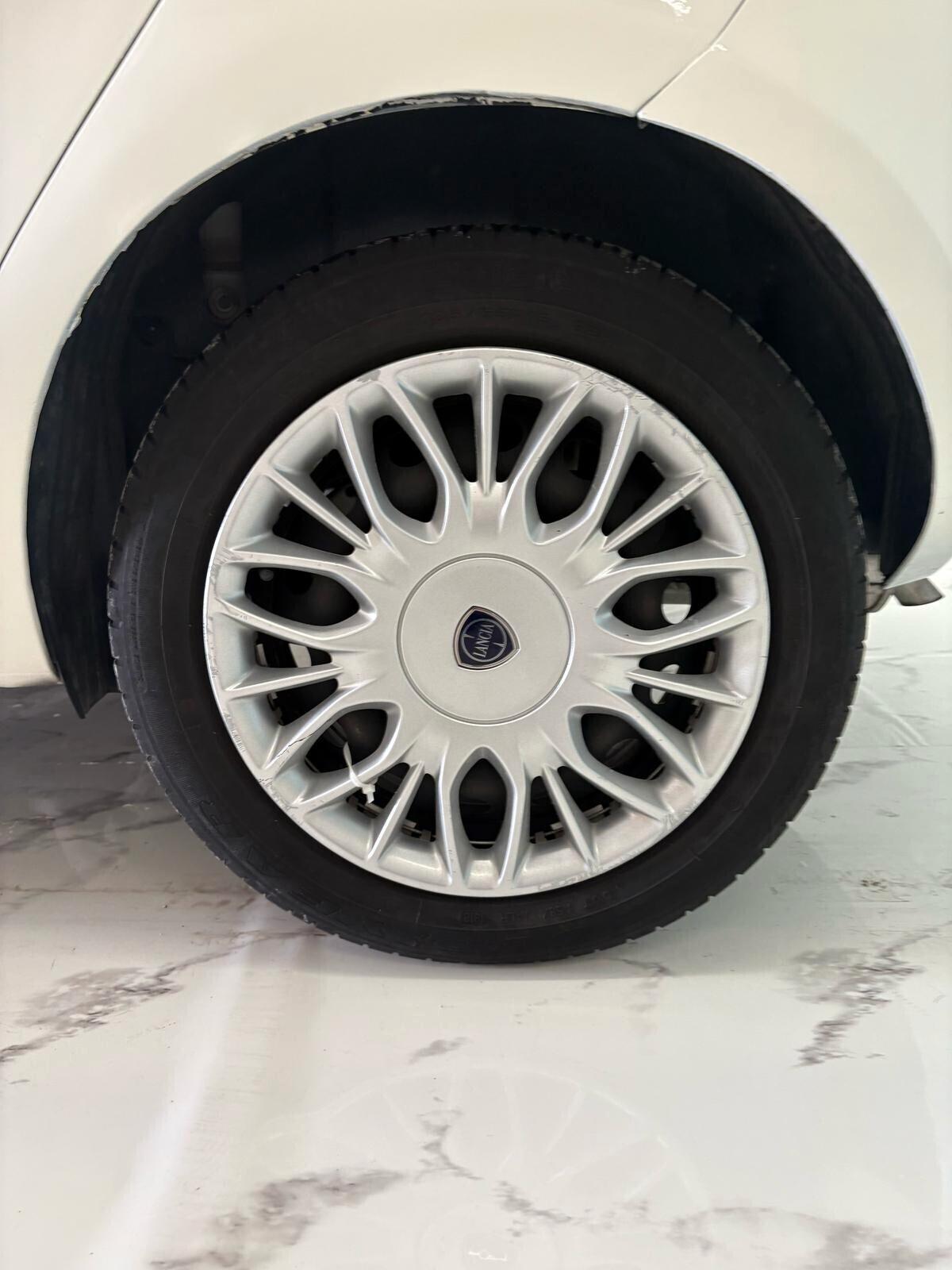 Lancia Ypsilon 1.2 69 CV 5 porte S&S Platinum