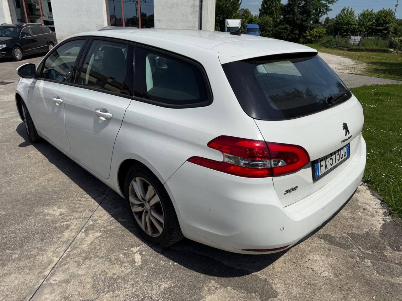 Peugeot 308 grandinata