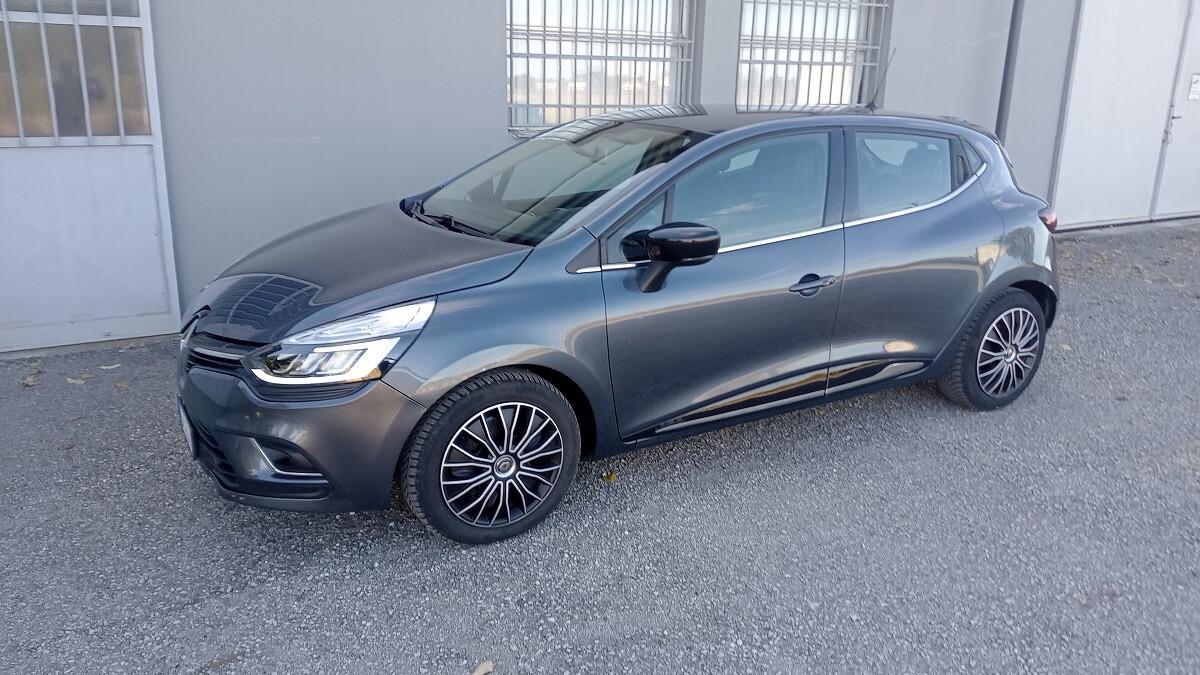Renault Clio 1.5 dci Moschino Zen -