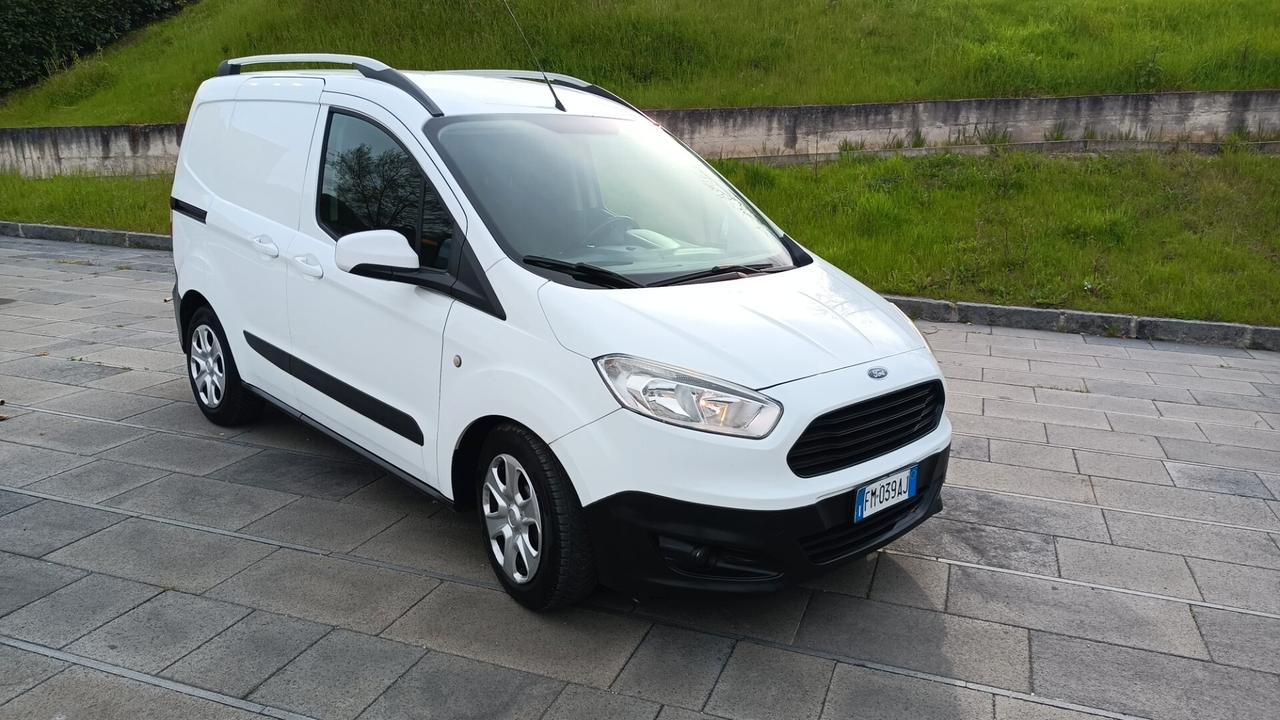 Ford Tourneo Courier 1.5 diesel pari al nuovo